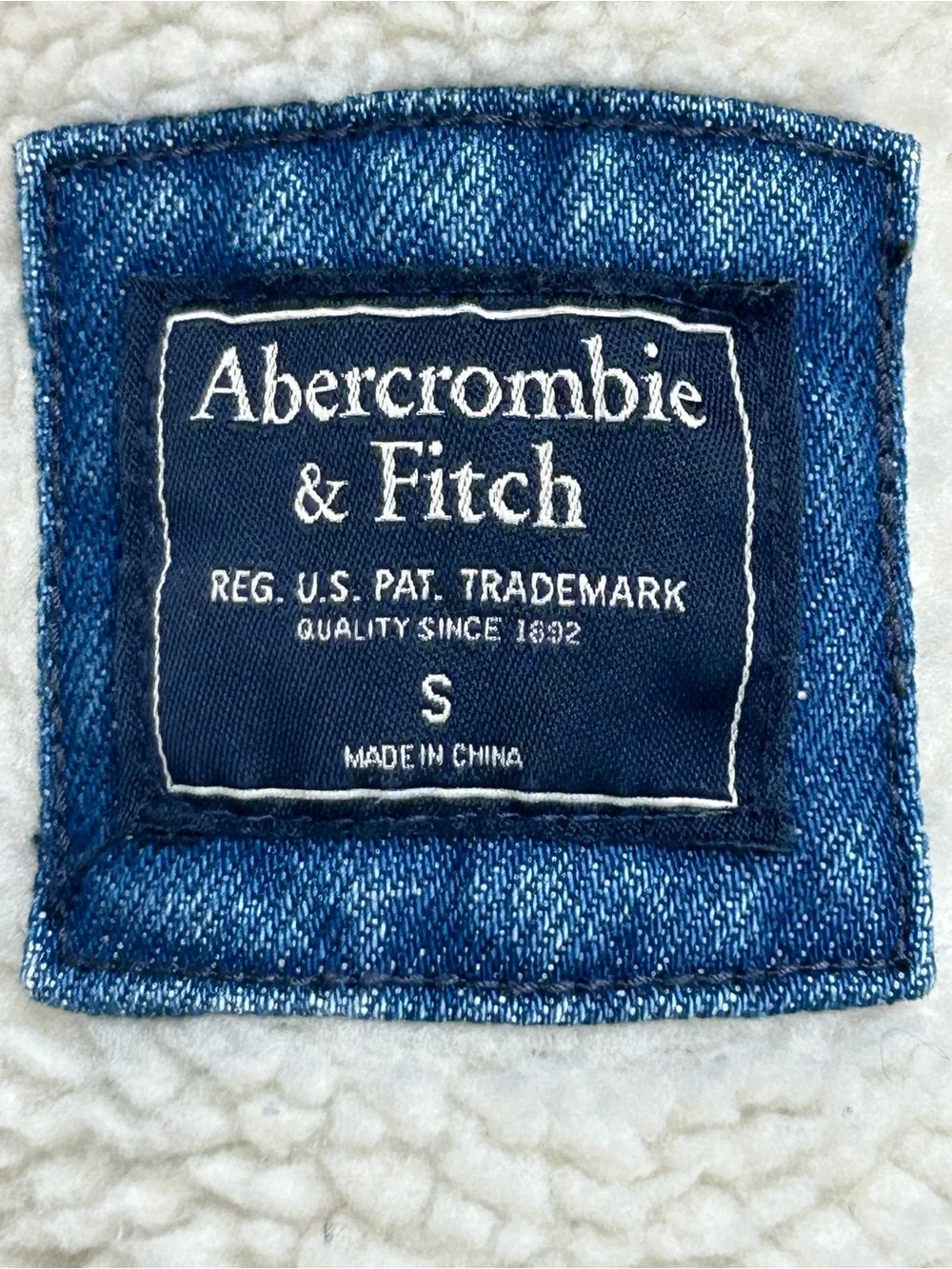 Abercrombie & Fitch Sherpa Lined Faux Fur Collar Denim Trucker Jacket Small